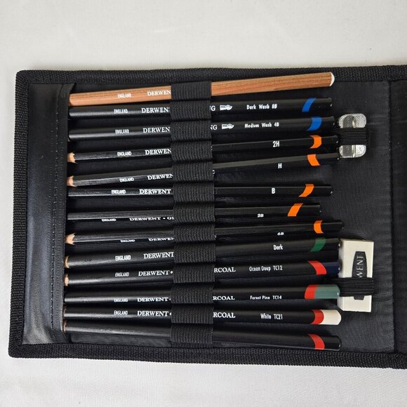 Derwent Sketching Wallet with Pencils Eraser Sharpener & Sketching Paper in Case - Picture 3 of 9